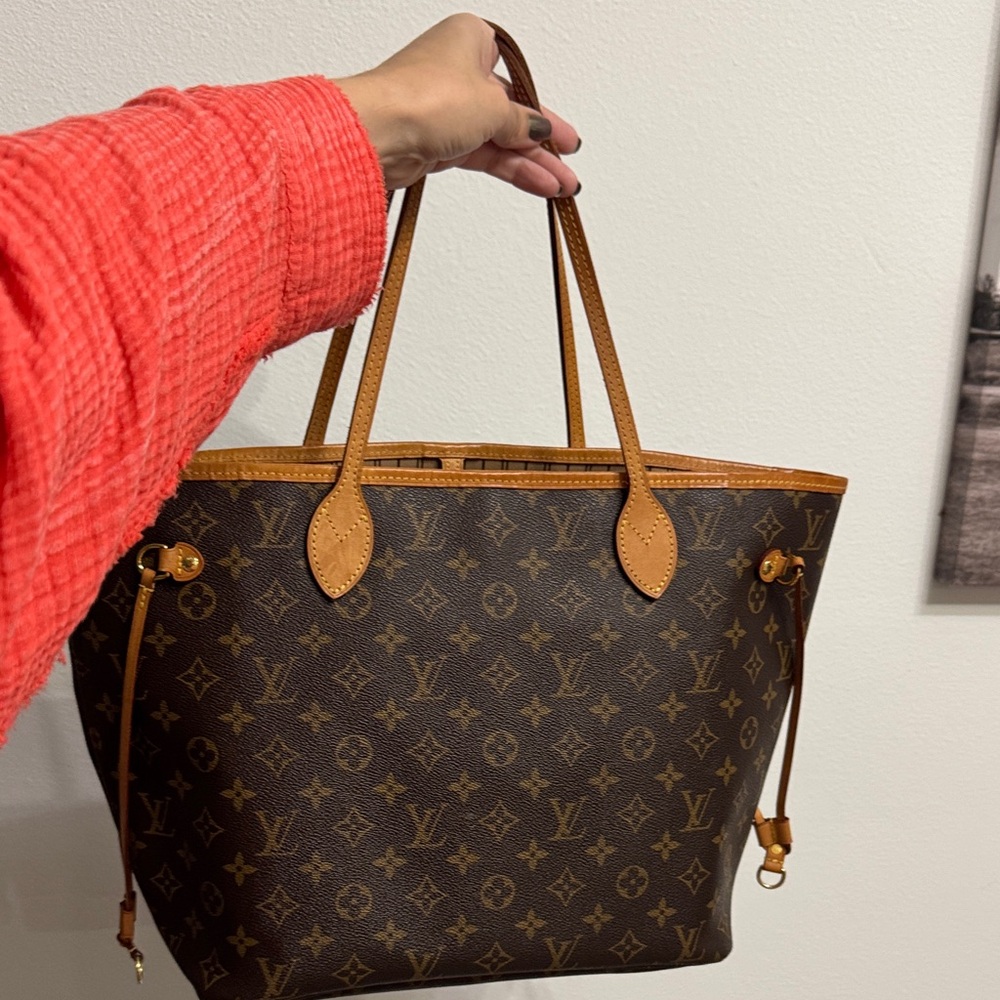 Louis Vuitton Monogram Canvas Tote with Box! - medium size!